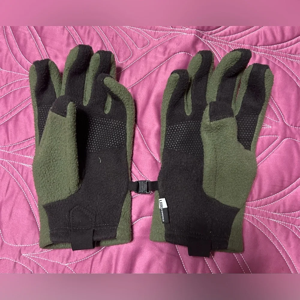 The North Face Green and Black Gloves size BOYS large
